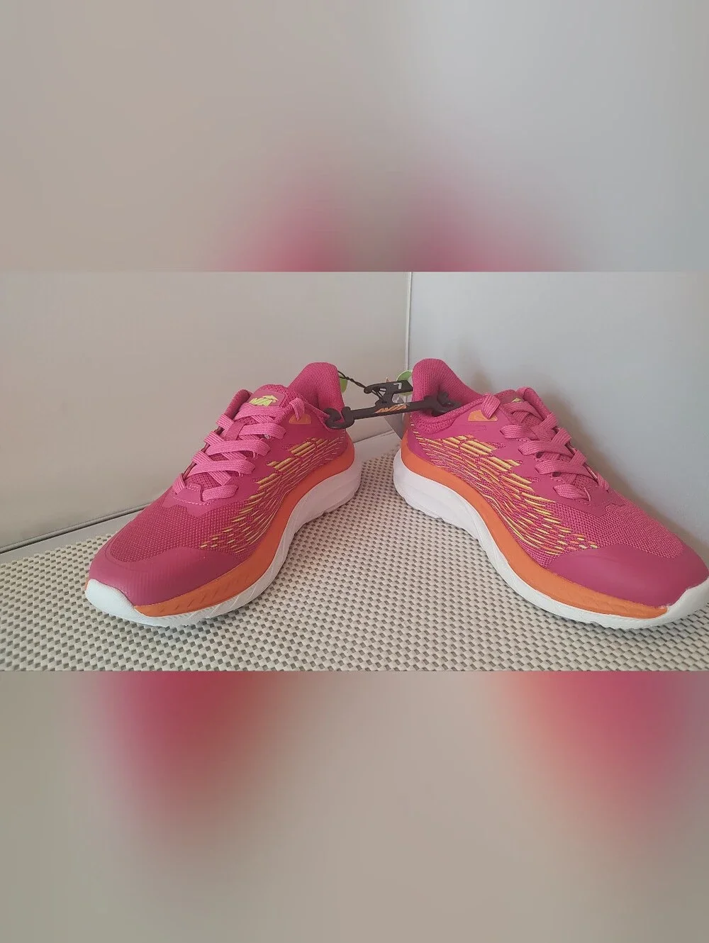 Avia Women’s Size 7 Jumbo Sneakers Pink NWT